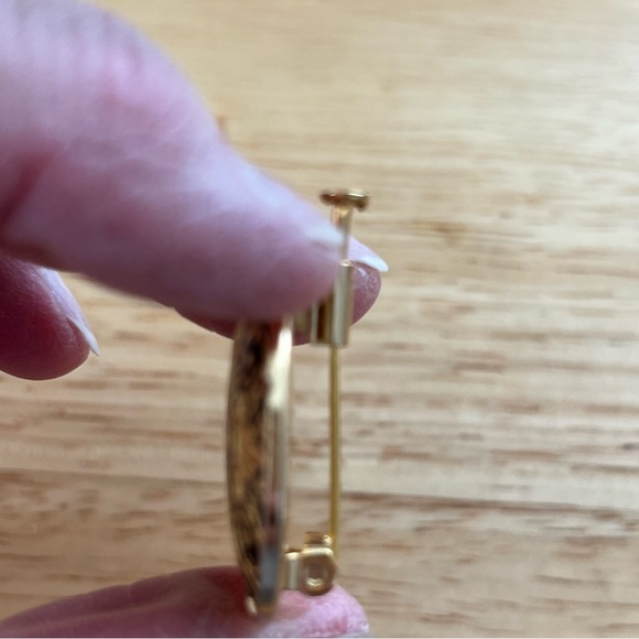 Vtg Damascene Pin Brooch Vining Flowers Doves Fluer-de-Lys Blk w Gold Inlay EUC - Picture 5 of 6